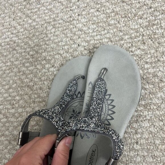 Aetrex® Lindsey Embellished Arch Support Memory Foam Sandal silver gray size 5 - Picture 5 of 11